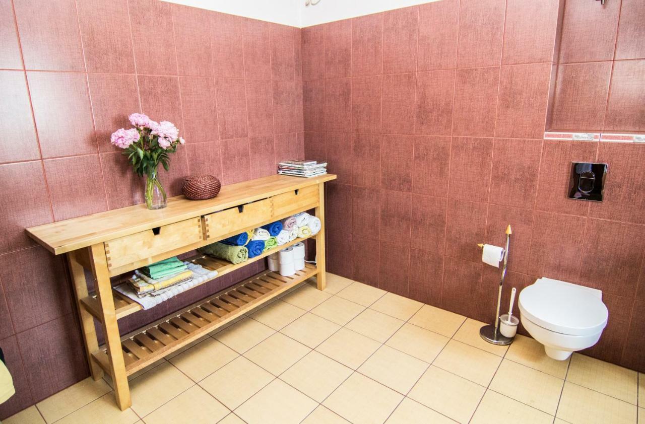 Willa Szymbark - Basen, Sauna, Balia, Jacuzzi, Dom Caloroczny W Szymbarku Esterno foto